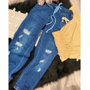 CUTE BOUTIQUE MOM JEANS‼️